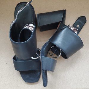 Black sandals with snakeskin detail sz 7